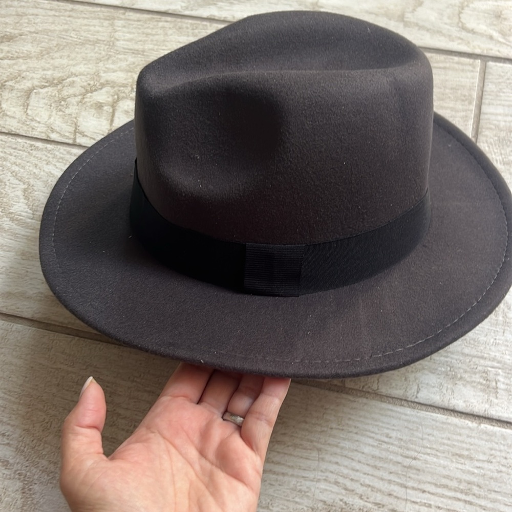 Hat - Picture 2 of 6